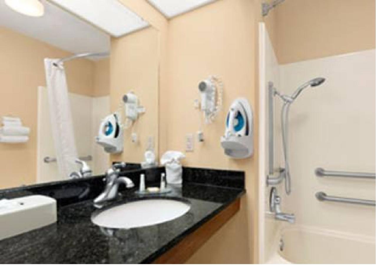 Baymont By Wyndham Motel 2*