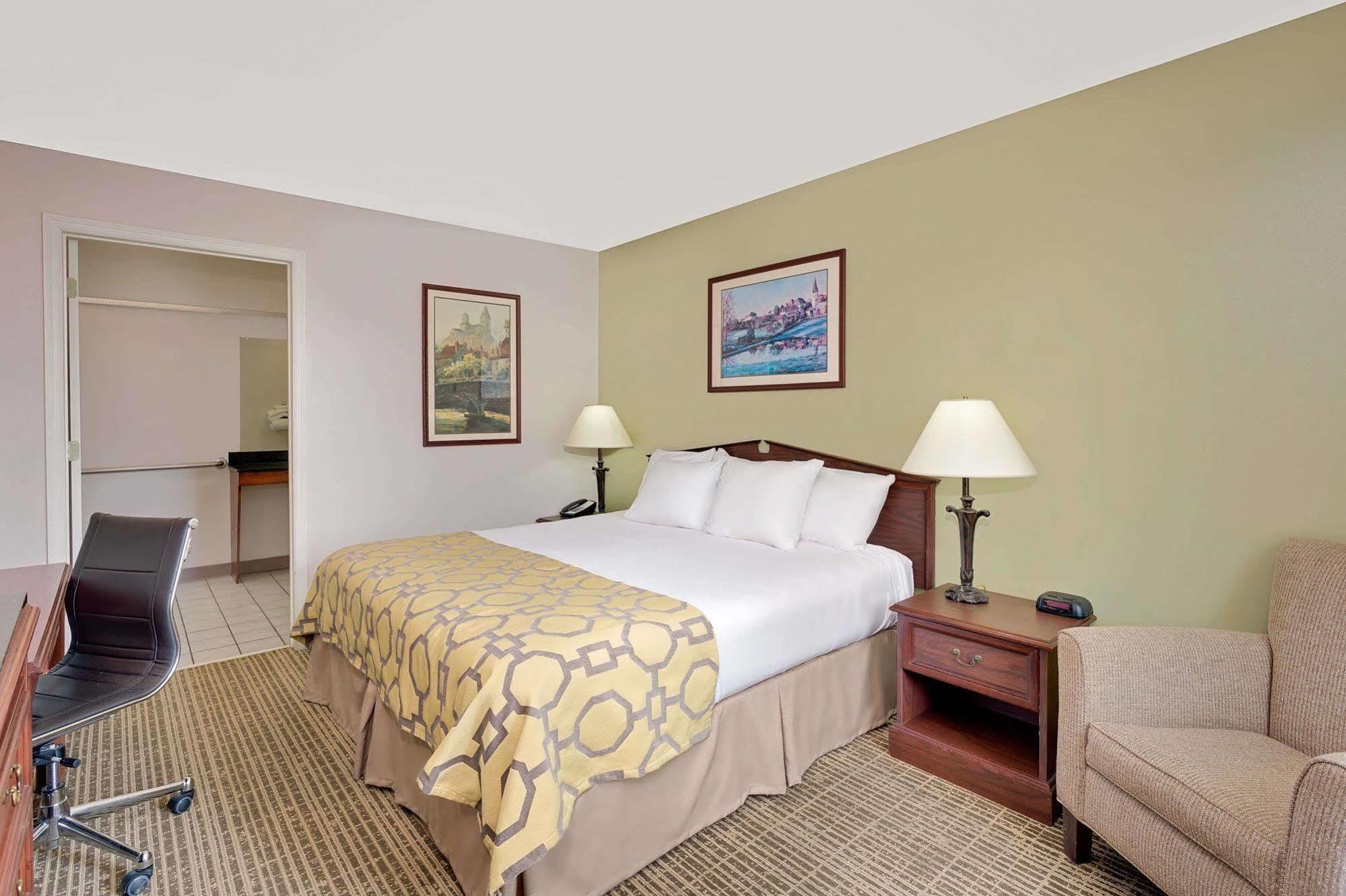 Baymont By Wyndham Motel 2*
