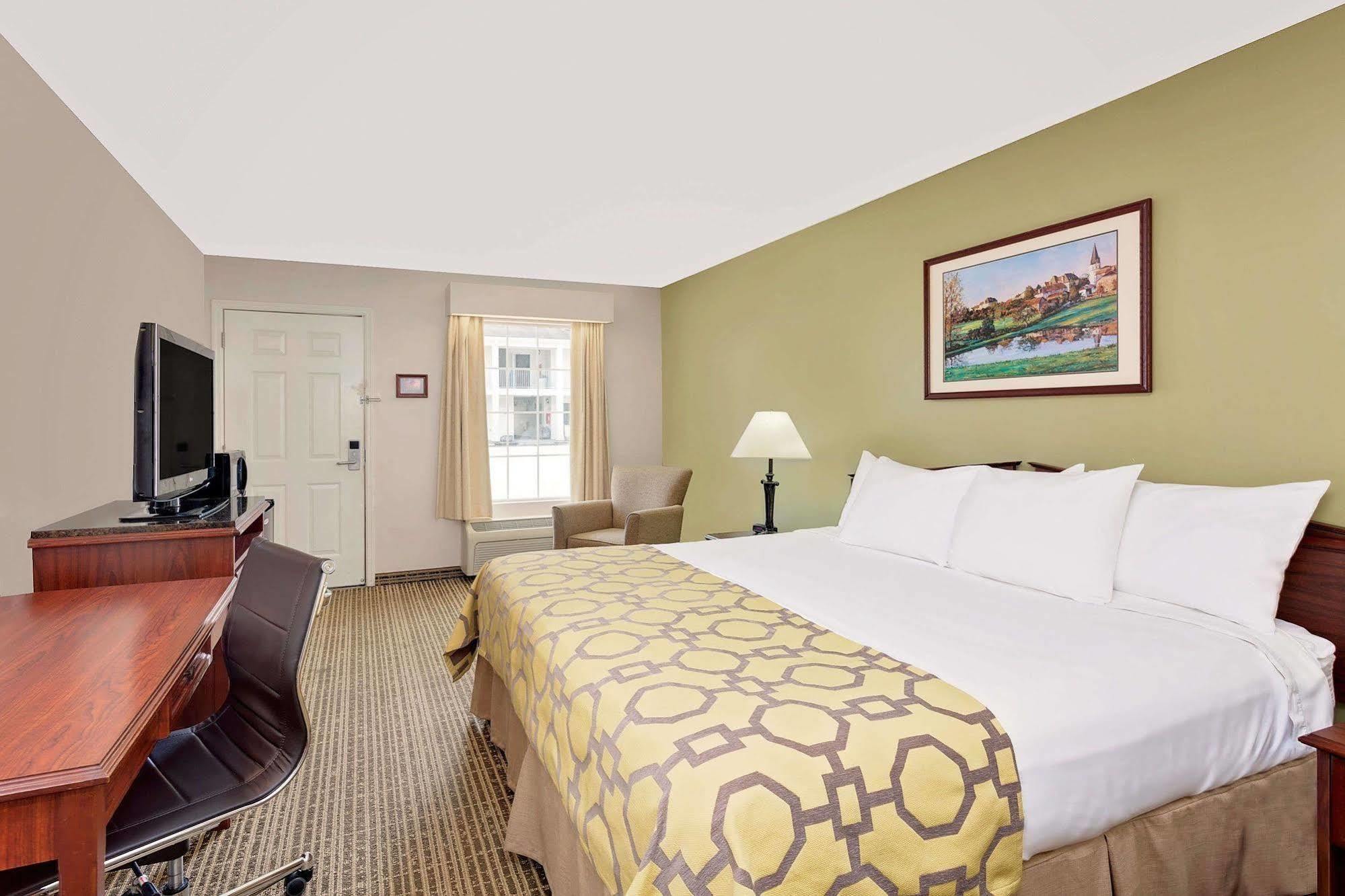 Baymont By Wyndham Motel